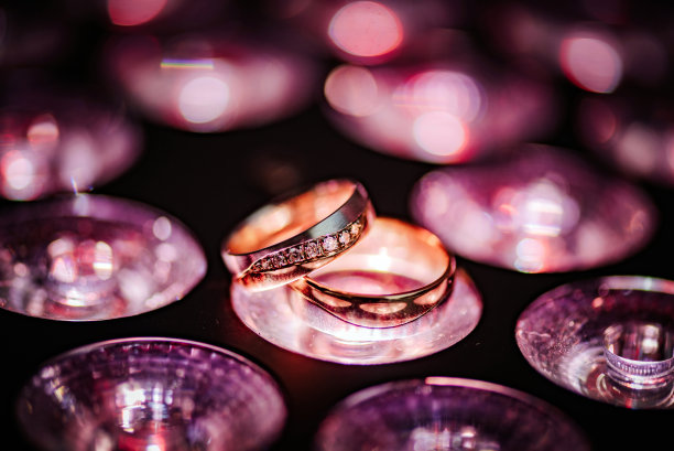 两个结婚戒指图片下载