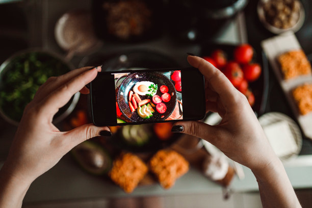 在家里拍一张健康煎蛋早餐的照片图片下载
