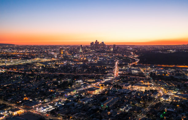黄昏时分的洛杉矶地平线图片下载