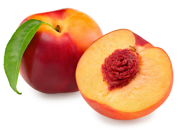 油桃，绿叶和白色背景的切片。剪切路径图片下载