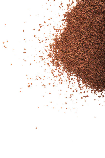 一堆可可粉孤立在白色背景..图片下载