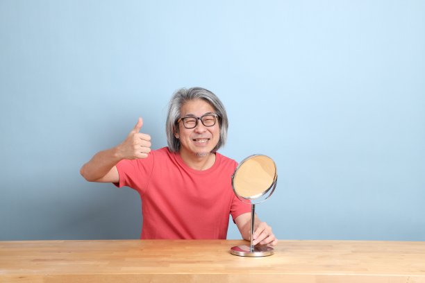 色彩斑斓的亚洲人图片下载