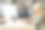 一群来自不同种族的商人坐在办公室的电脑桌前图片下载