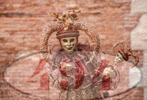 谜-双重曝光照片的男子与面具在威尼斯狂欢节图片下载