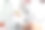 眼科医生在诊所，部分眼模型在桌上，眼样品图片下载