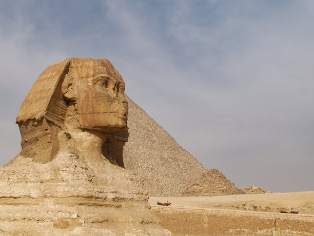 埃及吉萨大狮身人面像与胡夫金字塔图片下载