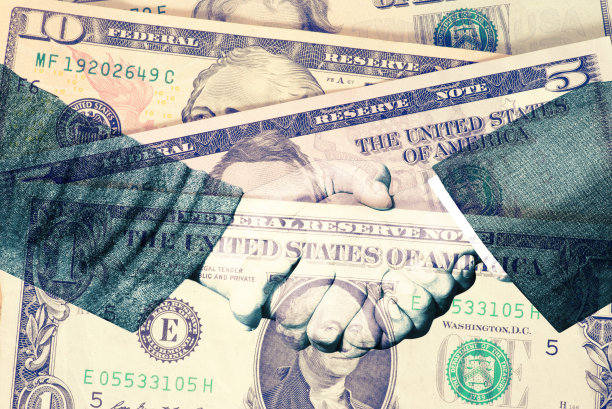 美元钞票和两位合伙人的握手图片下载