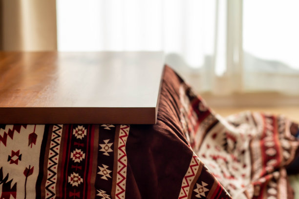 光从客厅的窗户射进来图片下载