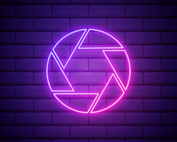 光圈标志霓虹灯图标。照片和视频概念。矢量插图的一个标志设计，网站，装饰，网上商店孤立在砖墙上图片下载