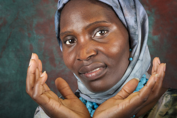 一个年轻的农村妇女的肖像图片下载