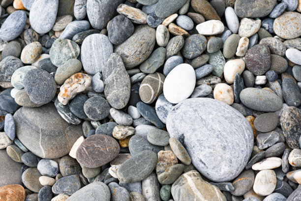 石头，鹅卵石，沙滩上不同材质的鹅卵石图片下载