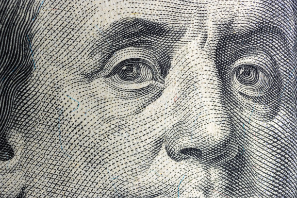 百元美钞上的本杰明·富兰克林肖像，宏观图片下载