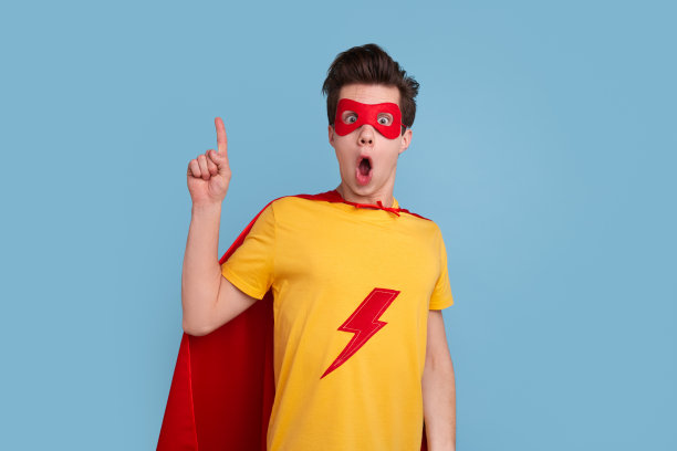 滑稽的超级英雄指着上面，有想法图片下载