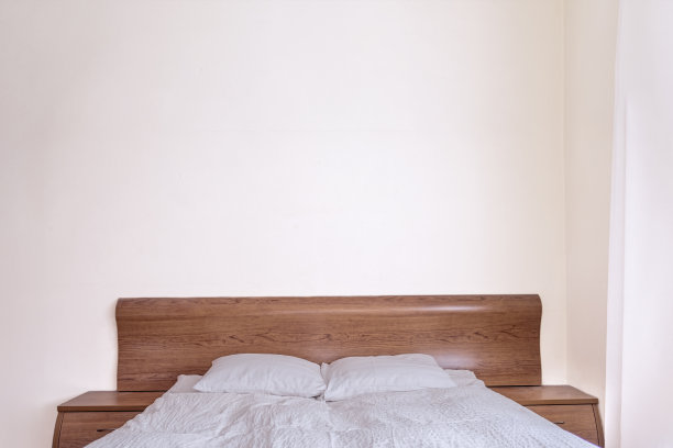 卧室的床上图片下载