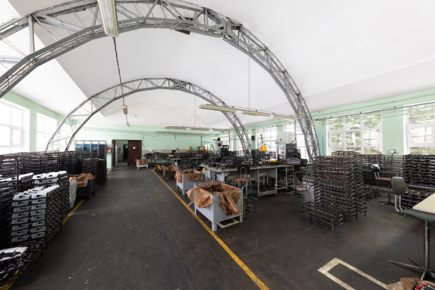 汽车装配生产照片。钢结构工厂。发动机工厂。植物概念和室内。工业景观的背景图片下载