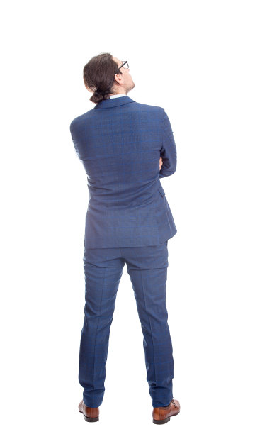 后视镜商人西装向上看，深思熟虑，全长肖像孤立在白色背景。商业计划的概念图片下载