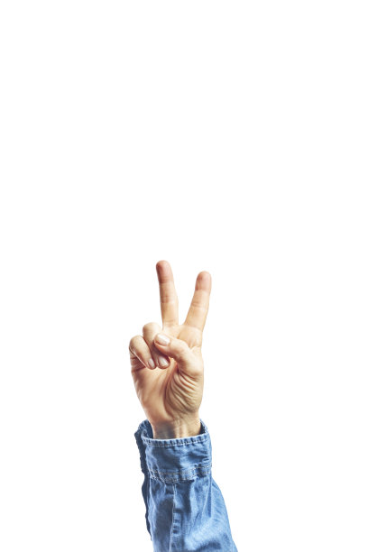 一个女人的手在孤立的白色背景上伸出手指，用两个手指数2，表示胜利图片下载