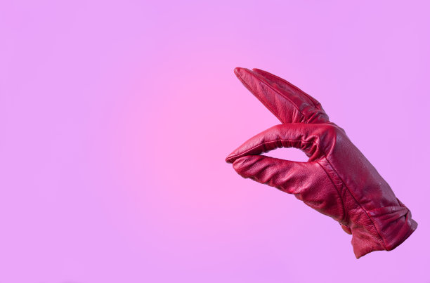 粉红色背景上的红色手套图片下载