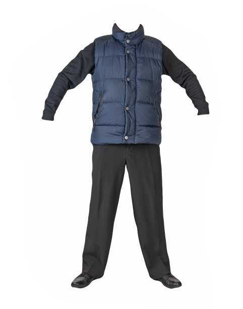 海军蓝无袖夹克，黑色裤子，毛衣和黑色皮鞋在白色背景图片下载