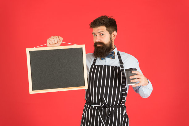 冷冲咖啡。餐厅的员工。时髦的专业咖啡师围裙制服。服务员招待。咖啡馆酒吧的咖啡师工作。咖啡师的工人。成熟的咖啡师。美味的卡布其诺。咖啡馆菜单图片下载