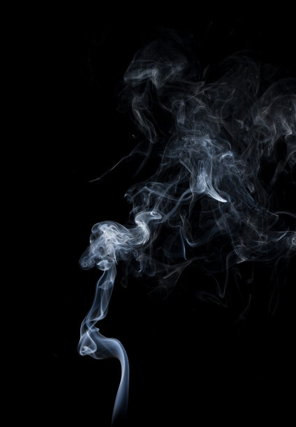 黑色背景上抽象的烟雾背景。图片下载