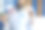 身穿白色制服，脖子上挂着听诊器的女医务人员图片下载