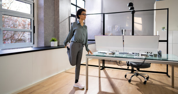 瑜伽办公室锻炼和体操图片下载