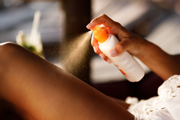 使用防晒油!图片下载