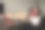 一个疯狂的年轻女人坐在办公桌前，穿着红色高跟鞋的腿搁在办公桌旁，假装用她的一只鞋打电话图片下载