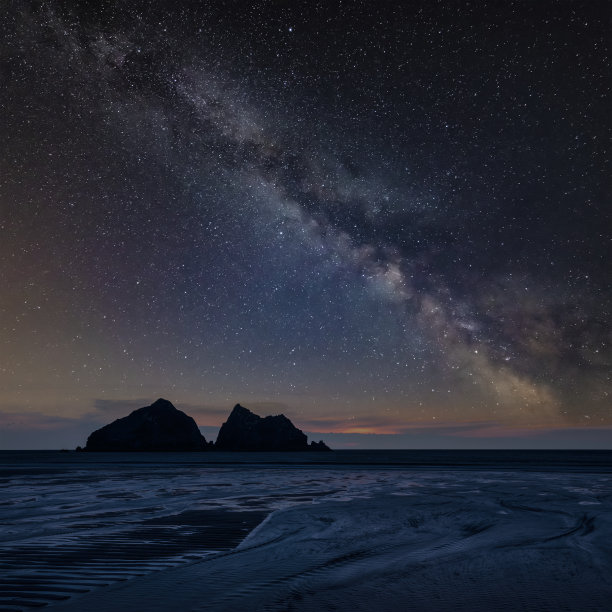 英国康沃尔郡霍利韦尔湾海滩的绝对美丽的风景图片，其中包含了银河图片下载