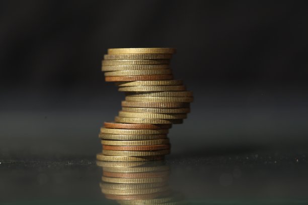 黄金和铜币，投资价值图片下载