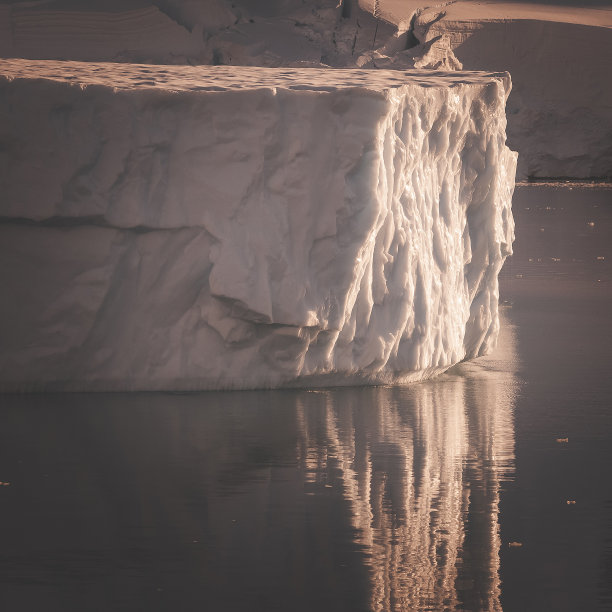 天堂湾冰川和山脉，南极半岛，图片下载