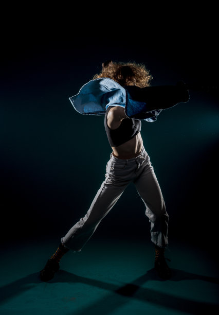 时尚的舞蹈练习图片下载