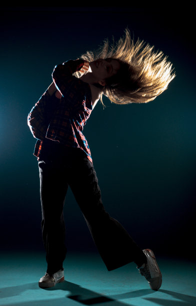 年轻的舞蹈演员图片下载