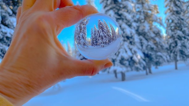 阿拉斯加冬天与水晶反射图片下载