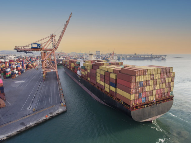 集装箱货轮航拍图。图片下载