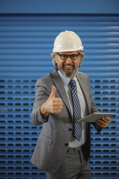 一家工厂的高级工程师图片下载