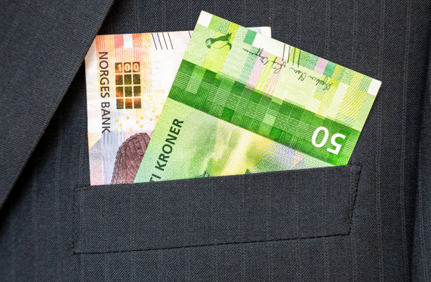 从西装口袋里探出的挪威克朗钞票图片下载