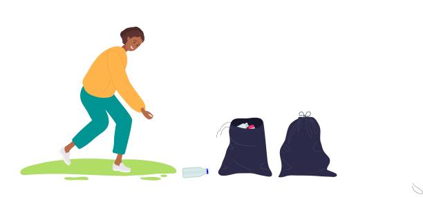 年轻的非洲裔美国妇女要举起塑料瓶。黑色的垃圾袋装满了垃圾。志愿者保持清洁。彩色的卡通矢量插图在白色的背景。图片下载