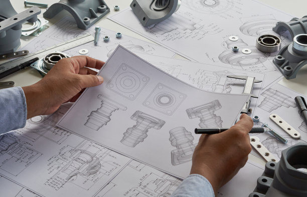 工程师设计机械零件图纸图片下载