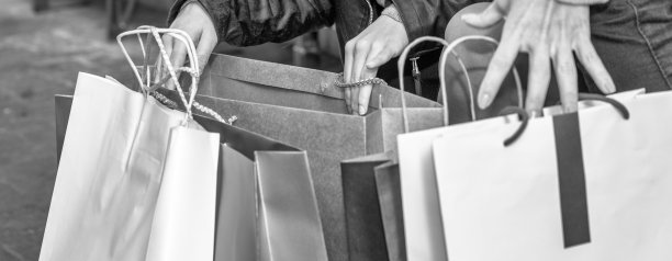 购物街带包——销售理念，女孩户外。图片下载