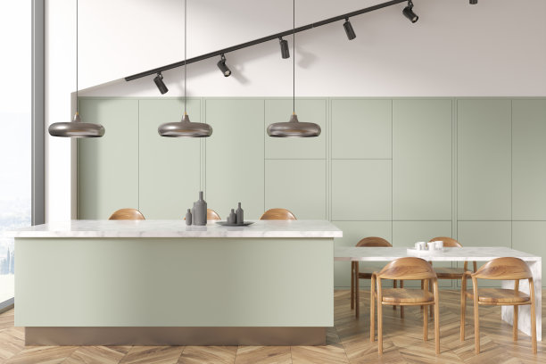 照明厨房内部与餐桌和座位，盘子和窗户图片下载