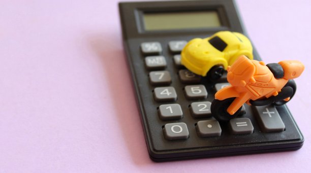 运输成本计算概念。图片下载