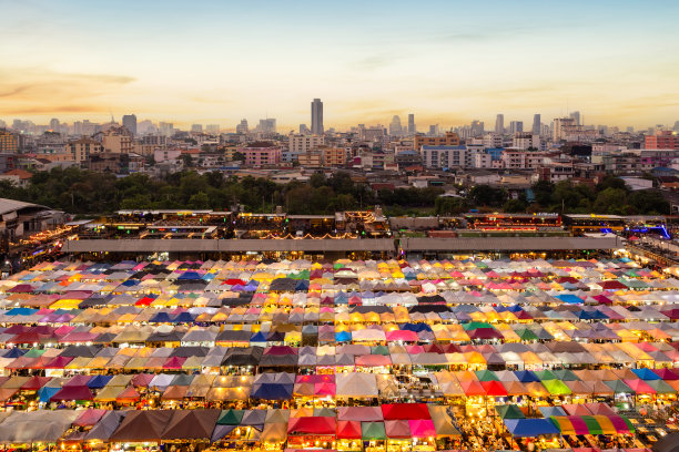 泰国曼谷拉差达火车夜市图片下载