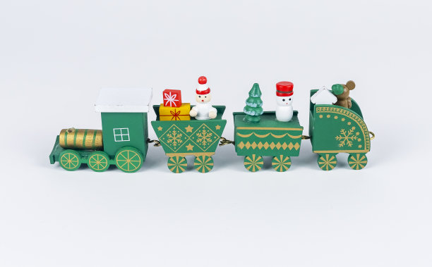 圣诞玩具火车。绿色木材铁路为圣诞假期图片下载
