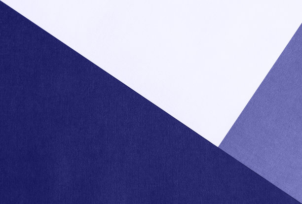 纸为粉彩重叠在流行的蓝色背景，横幅，演示模板。色调为2022年的时尚色彩。图片下载