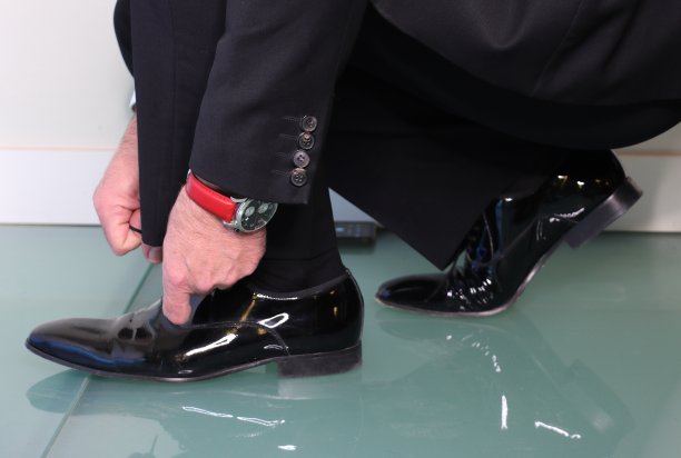 优雅的男士漆皮鞋图片下载