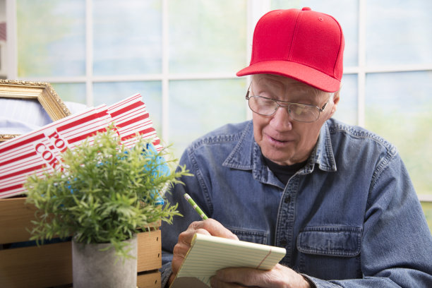 LV准备捐赠-整理-救灾图片下载