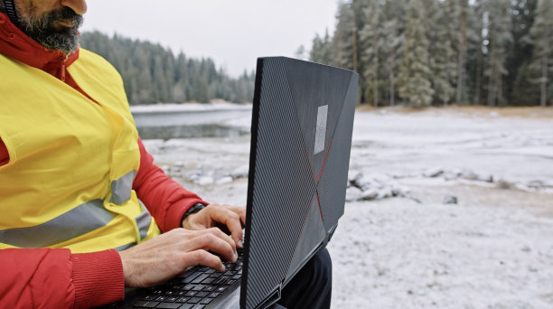 天在森林生态学家的生活。可持续性和生态系统护理。图片下载