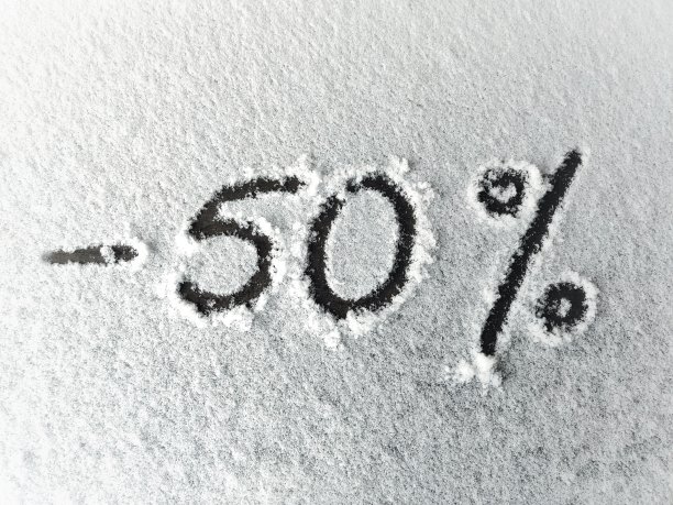 冬季销售。商店在冬天打折。图片下载